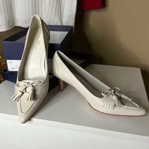 Bone color leather Kitten Heel Sz 7 Brooks Brothers